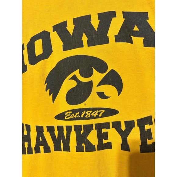 Delta Pro Weight Men Size M Short Sleeve Yellow Iowa Hawkeyes Shirt Piling Hole - Picture 6 of 7